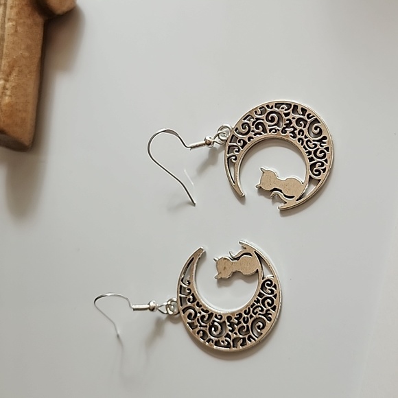 Crescent Moon Cat Earrings Silver  925S Posts ER - Picture 2 of 5